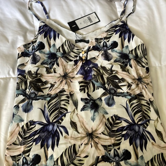 Xs beautiful summer top - Picture 1 of 3